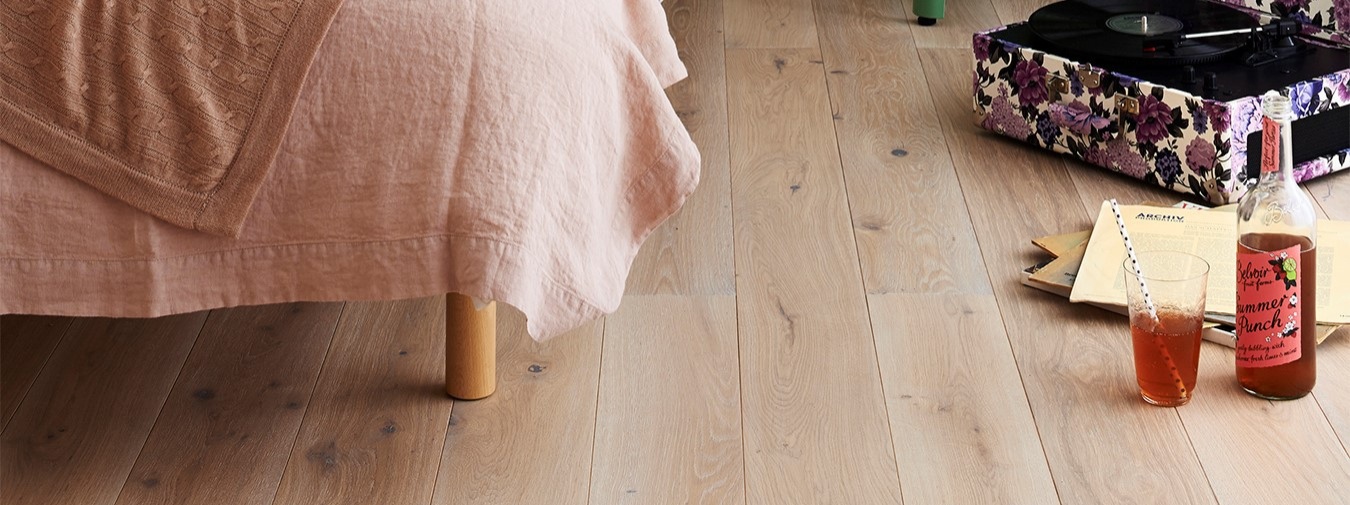 Heltregulv i eik på soverom