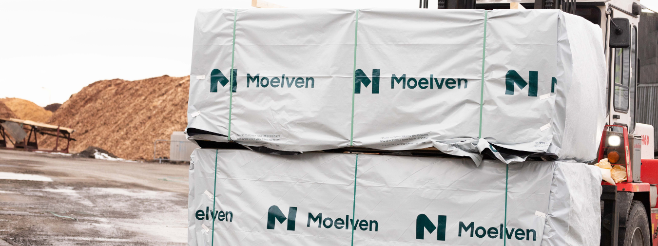 Truck carrying Moelven-products