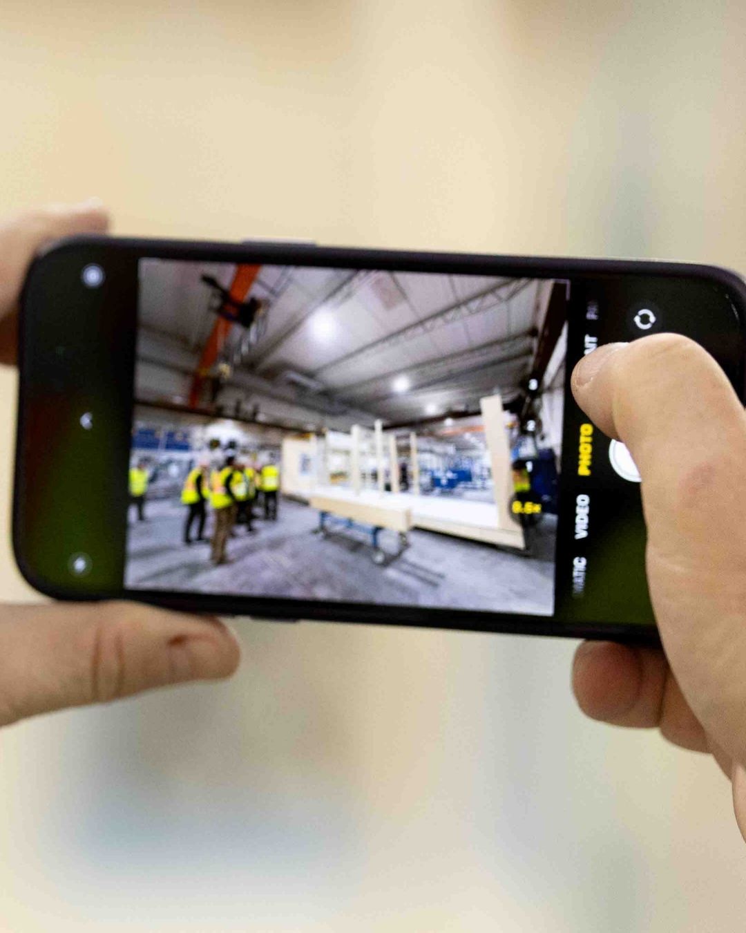 Mobiltelefon tar bild