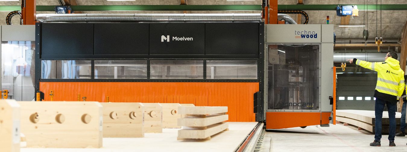 Den nya CNC maskinen till Moelven Limtre AB i fabriken i Töreboda