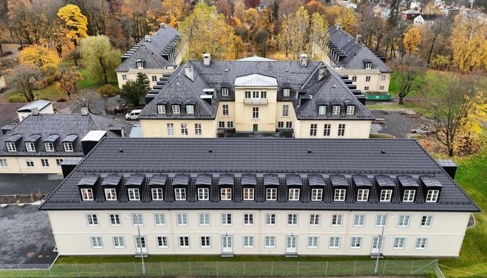 Dronefoto av Blindern Studenterhjem. Nybygget, modulbygget Nordfløyen, er i front.