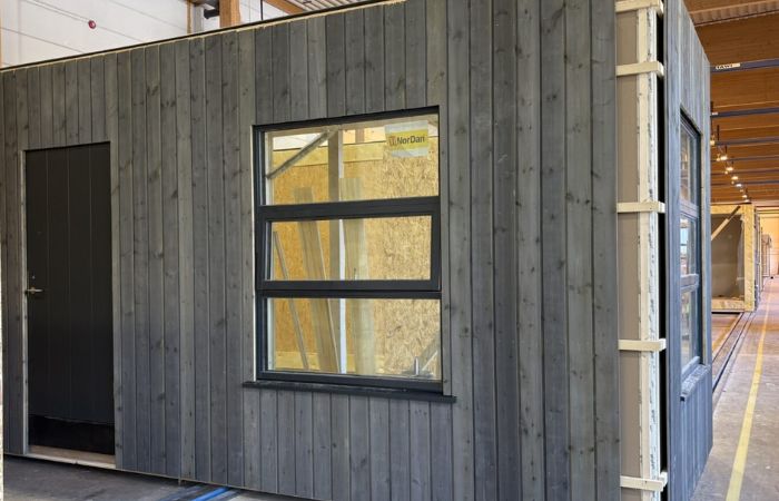 En tremodul som er i fabrikkproduksjon hos Moelven Byggmodul