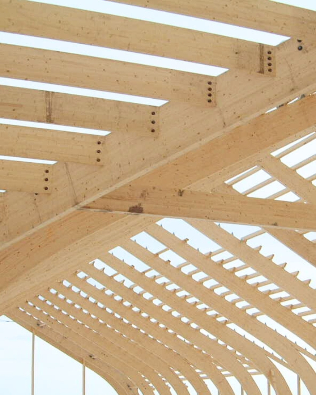 Billeder af limtræ i forskellige konstruktioner