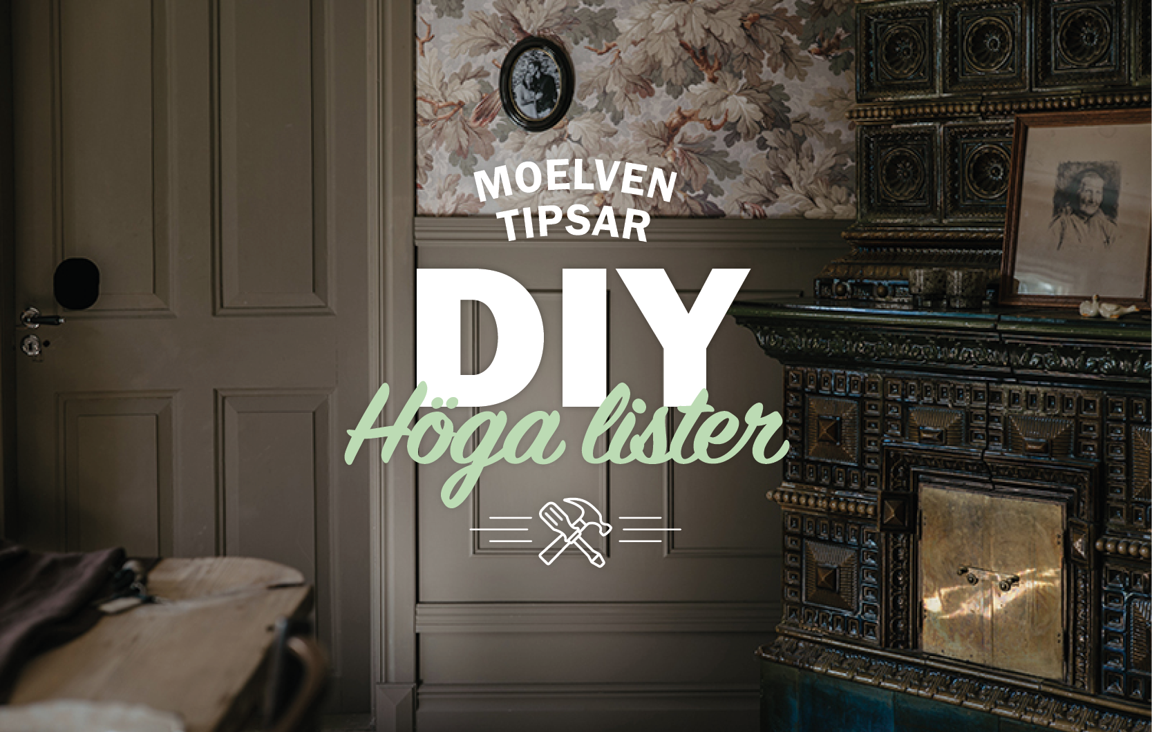 Bröstpanel med speglar av lister, samt en svart kakelugn