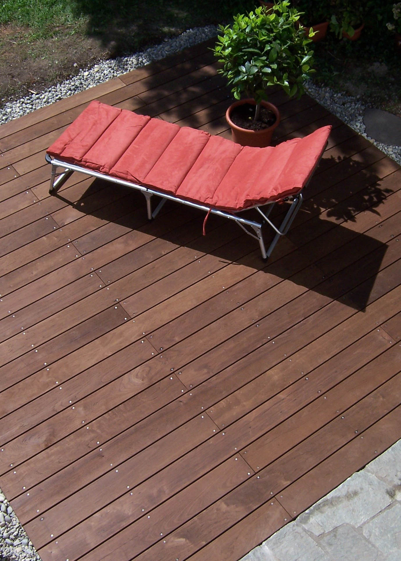 Solsäng på en altan med TermoAsk