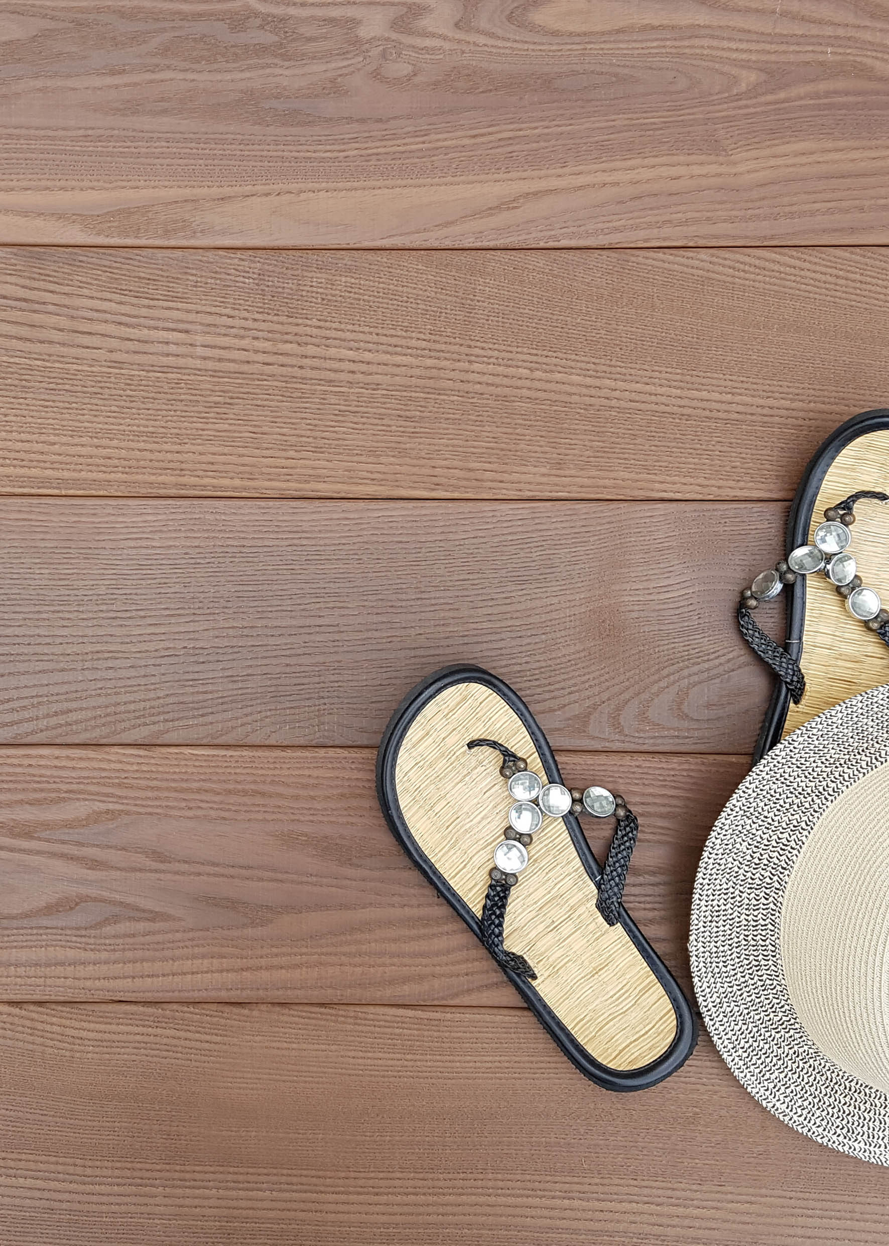 TermoAsk, mörkbrun trall nästan helt utan kvistar.