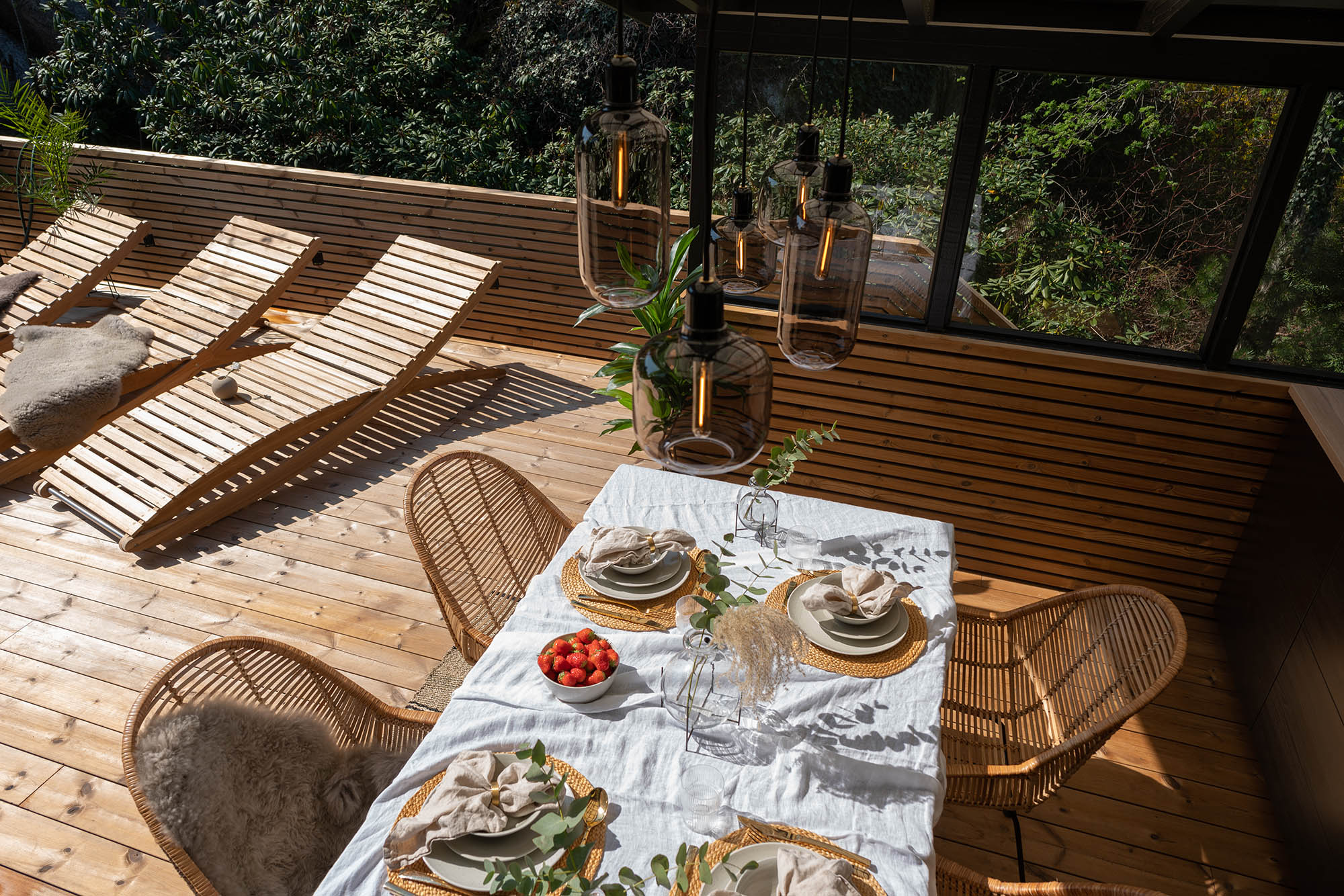 Dukat bord på uteplats