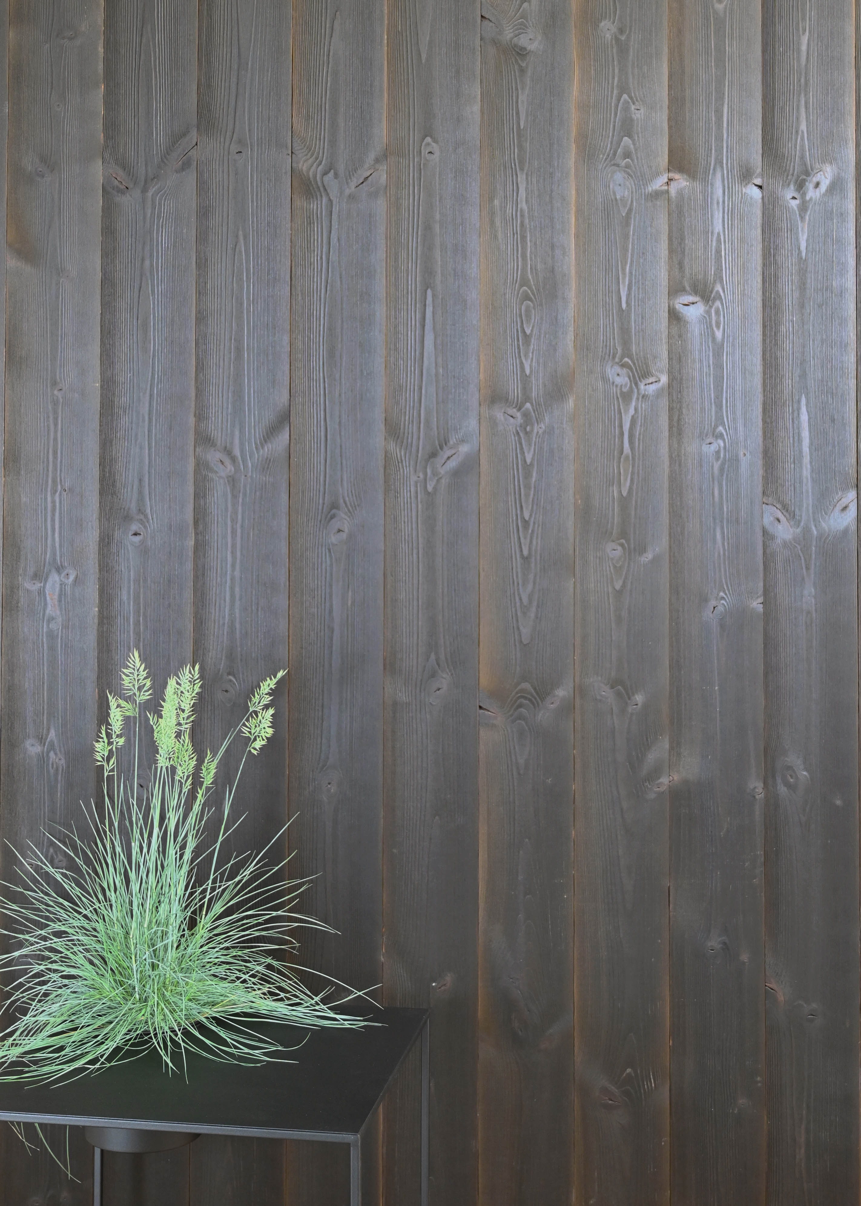 Ytterpanel ThermoWood Råborstad Svart