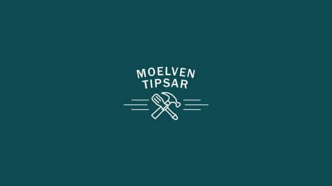 Vit text "Moelven tipsar" samt symbol av hammare och skruvmejsel, på en grön bakgrund