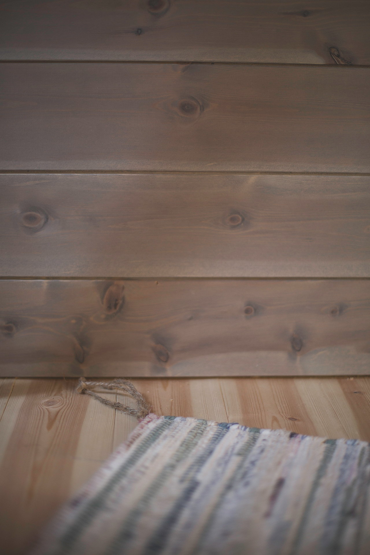 Detaljbild Stilla Gärdsgårdsgrå.