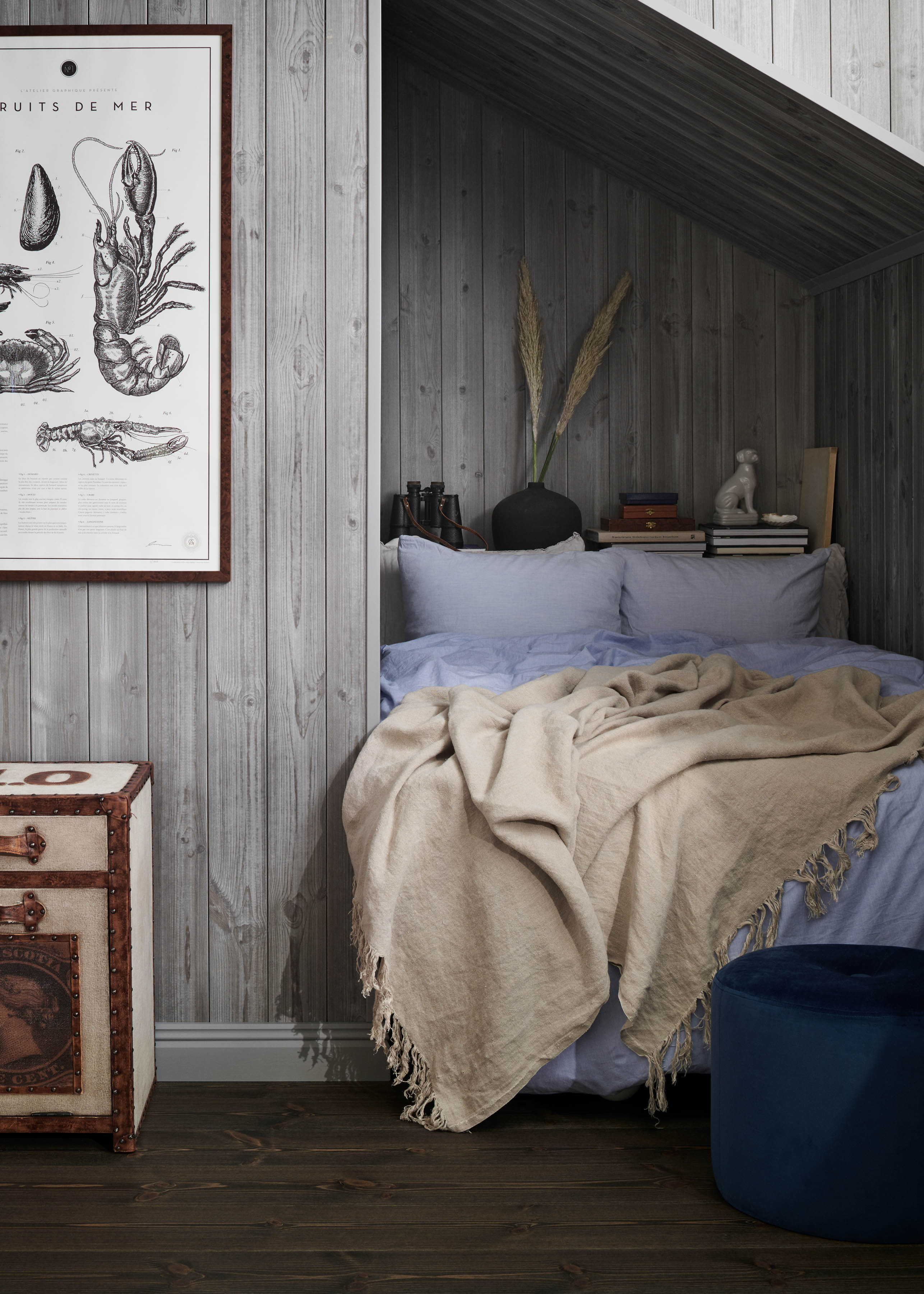Grå träpanel Sjöbod Sten i sovrum med marint tema