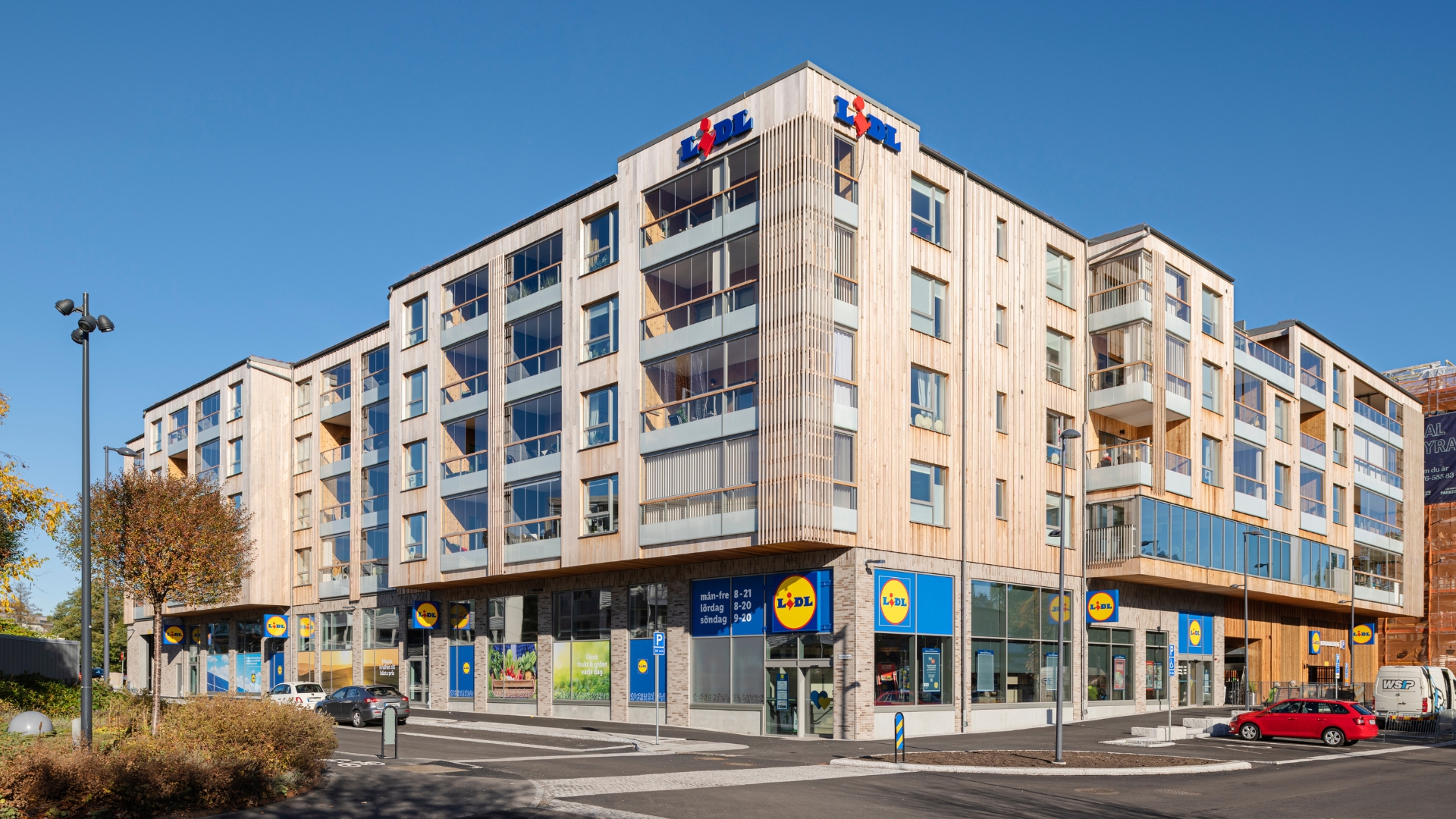 Fasad av Cederträ i olika profiler och dimensioner