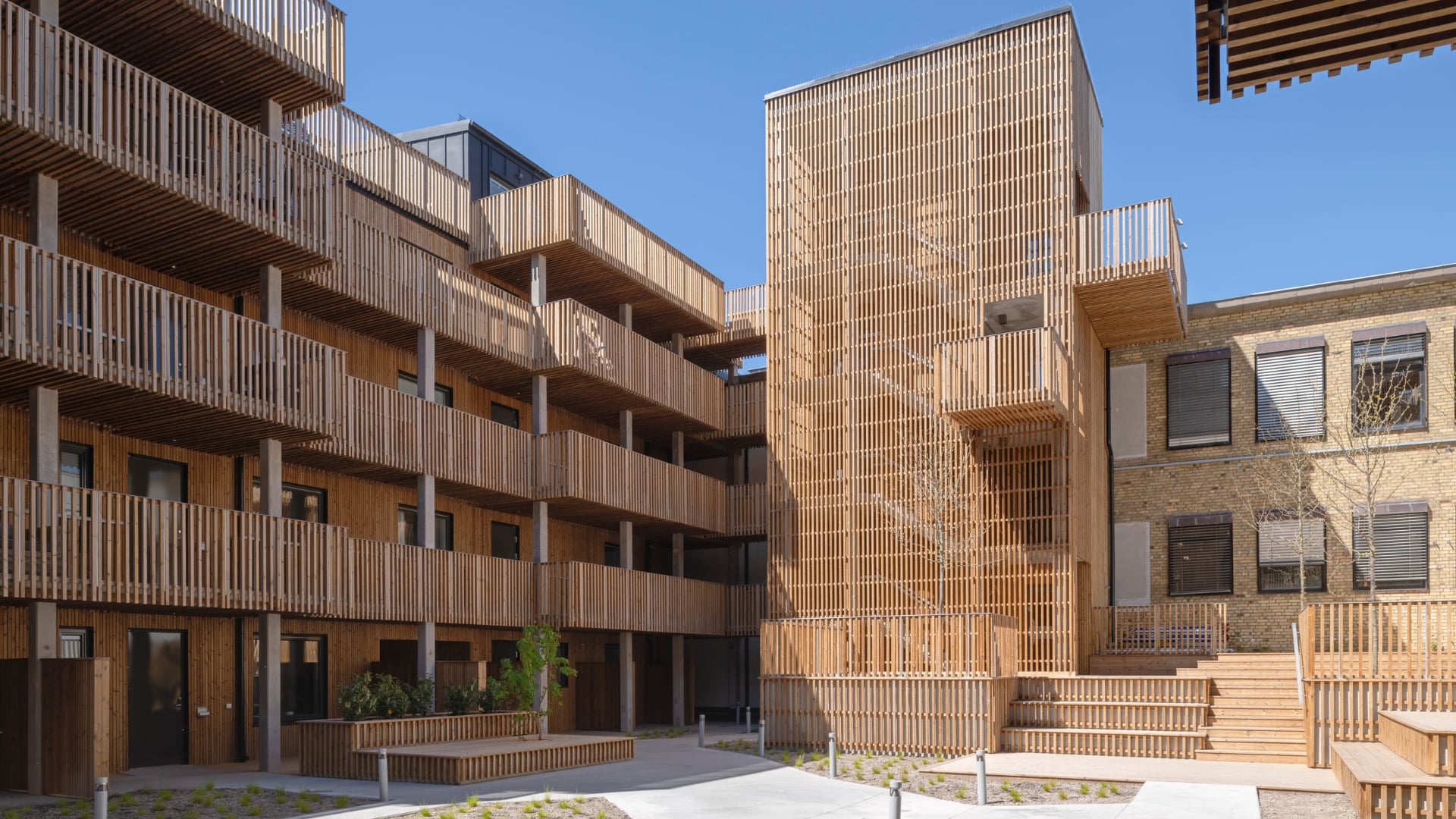 Fasad av ThermoWood med Vattenfast brandimpregnering.