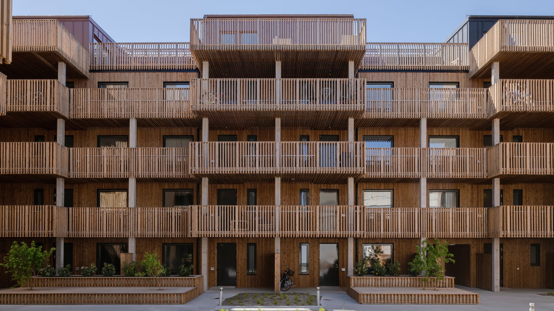 Fasad av ThermoWood med Vattenfast brandimpregnering.