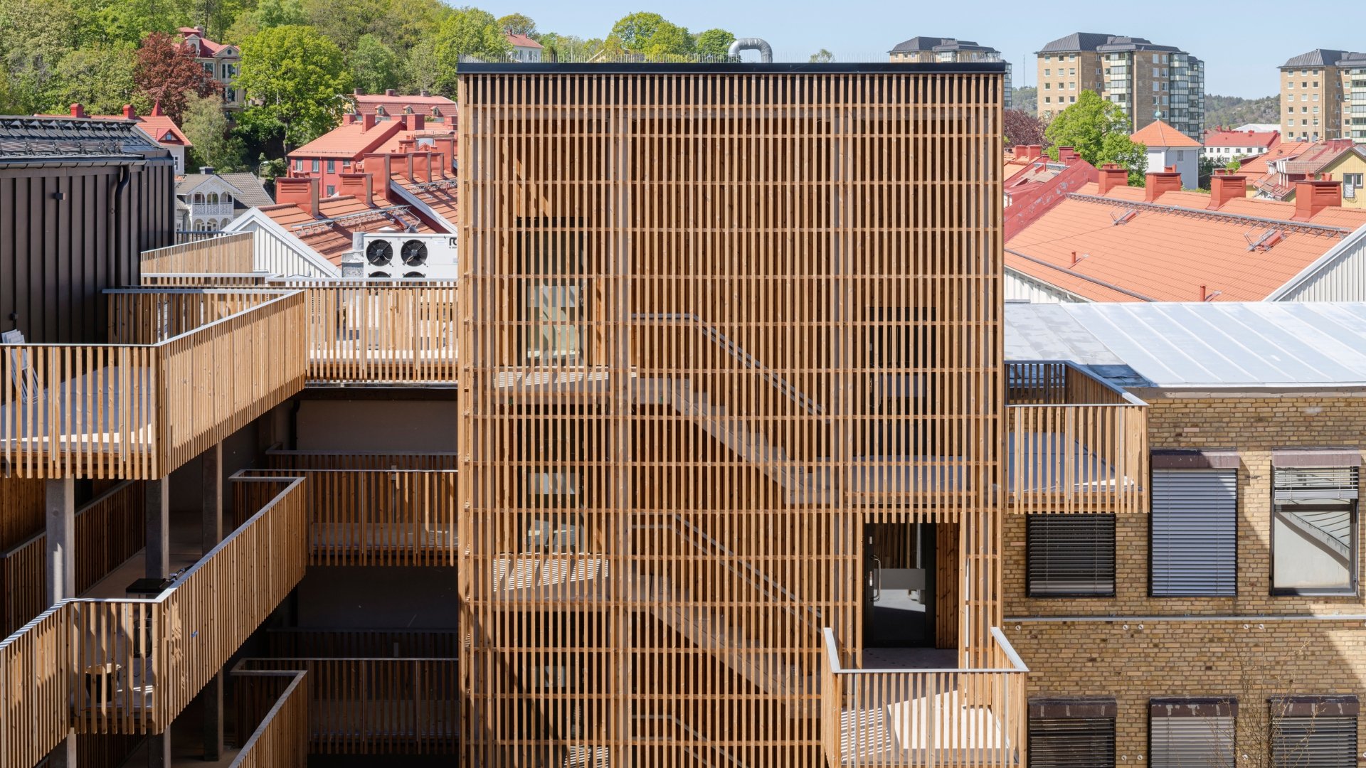 Fasad av ThermoWood med Vattenfast brandimpregnering.