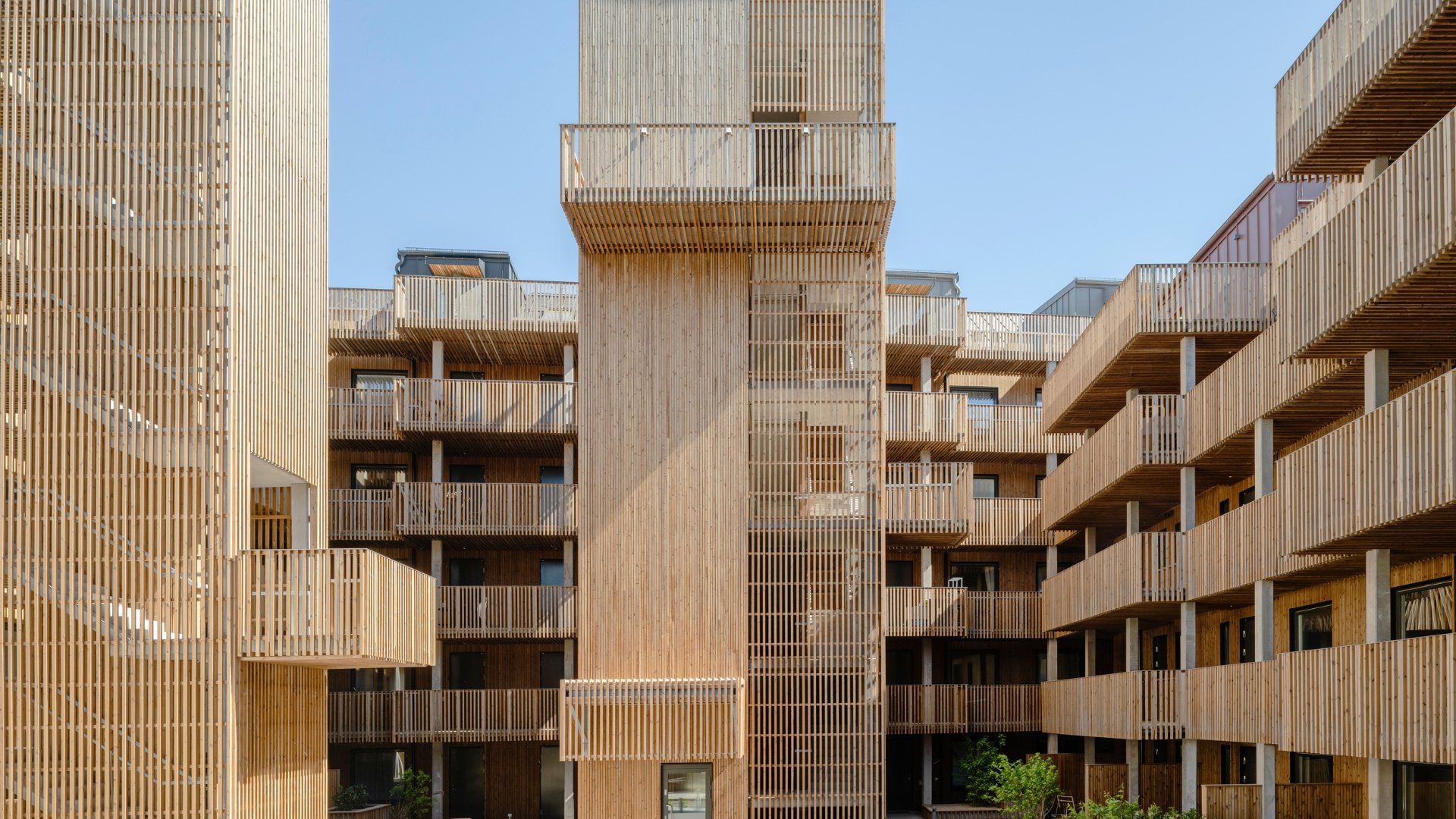 Fasad av ThermoWood med Vattenfast brandimpregnering.