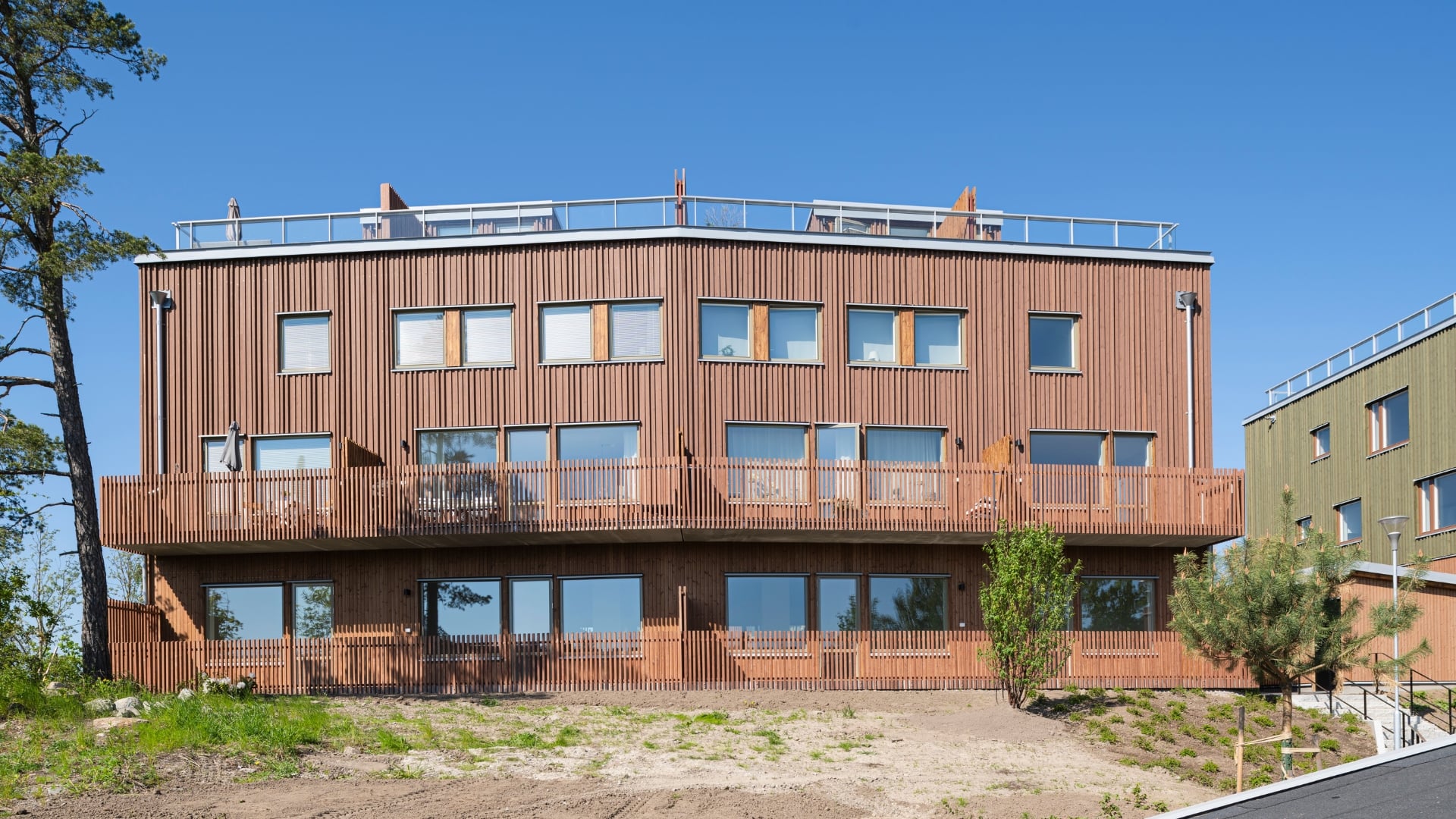Fasad av ThermoWood med BT Pigment brun