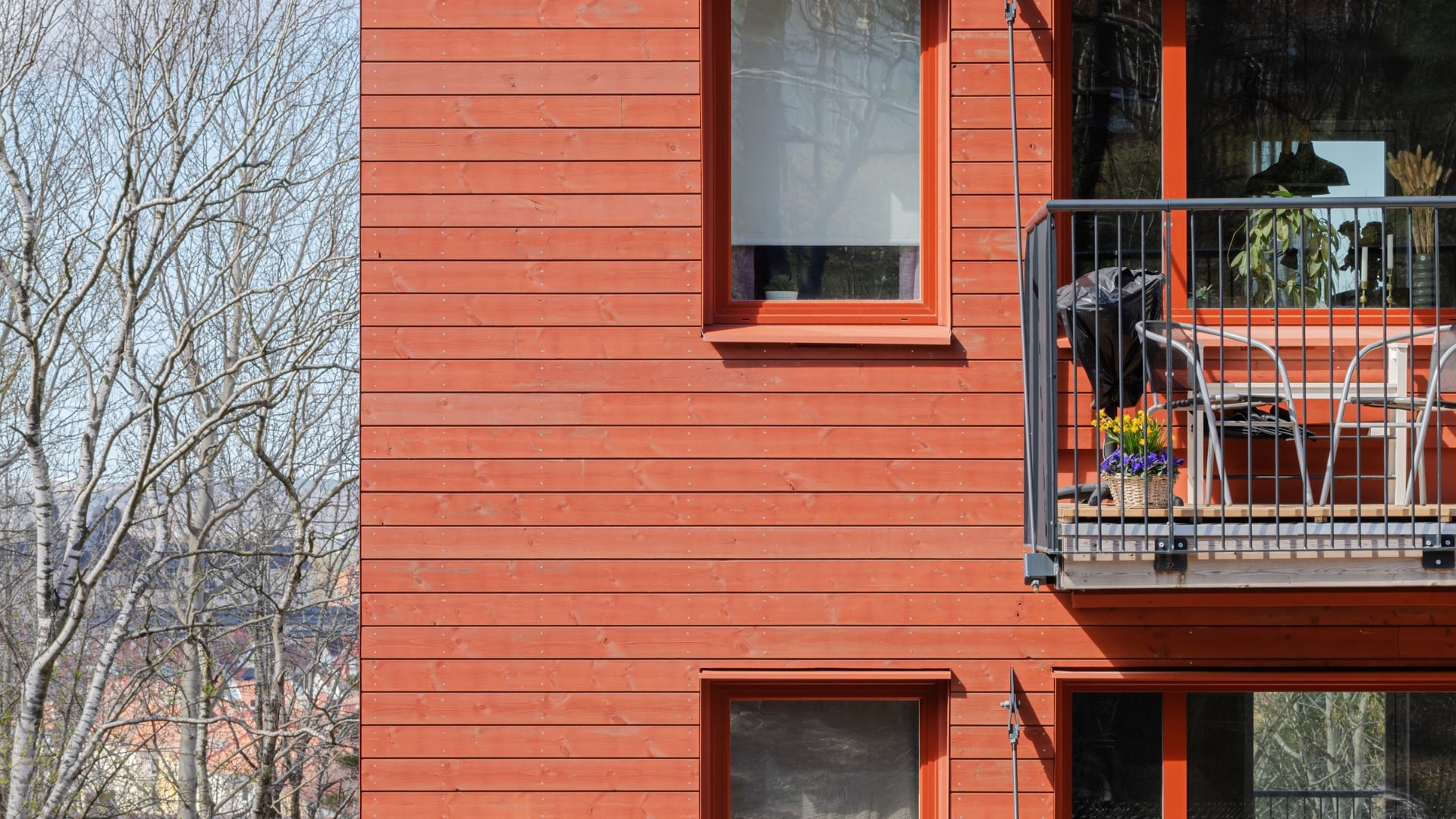 Fasad av ThermoWood med BT Pigment Röd