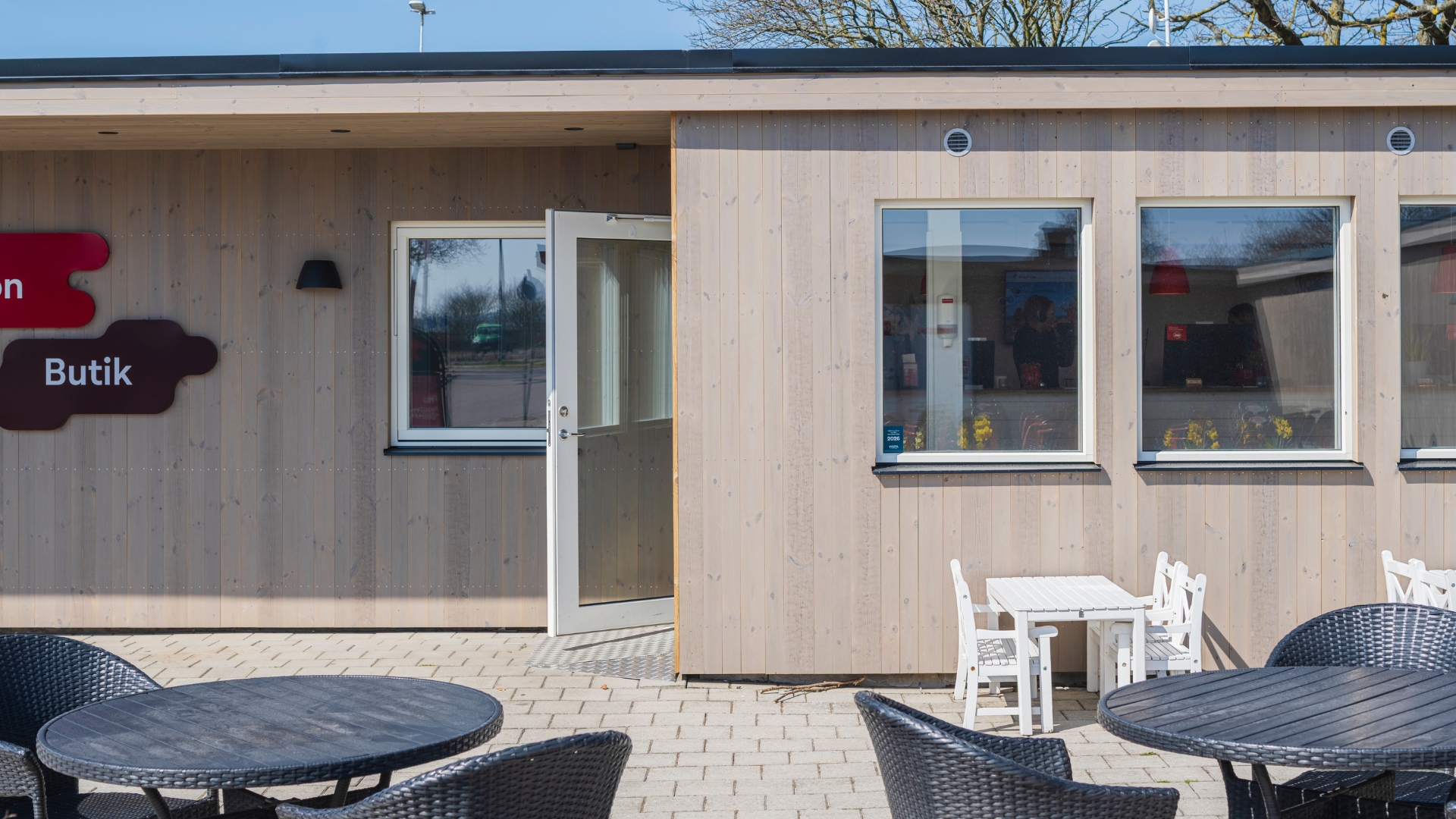 Fasad med panel av ThermoWood med  KulörOlja Silver