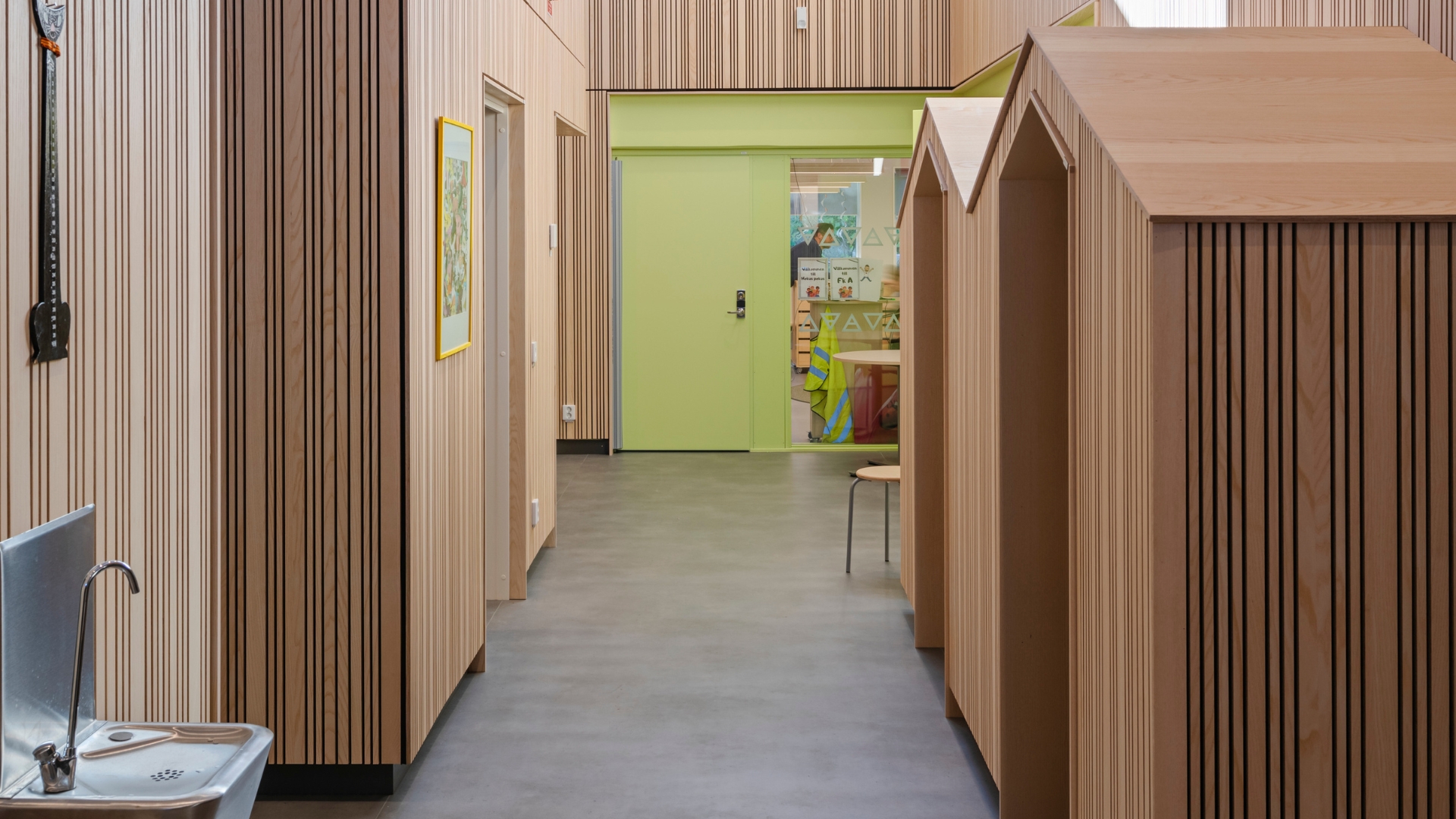 Studiebås klädda med Studio Stripe Random Ask