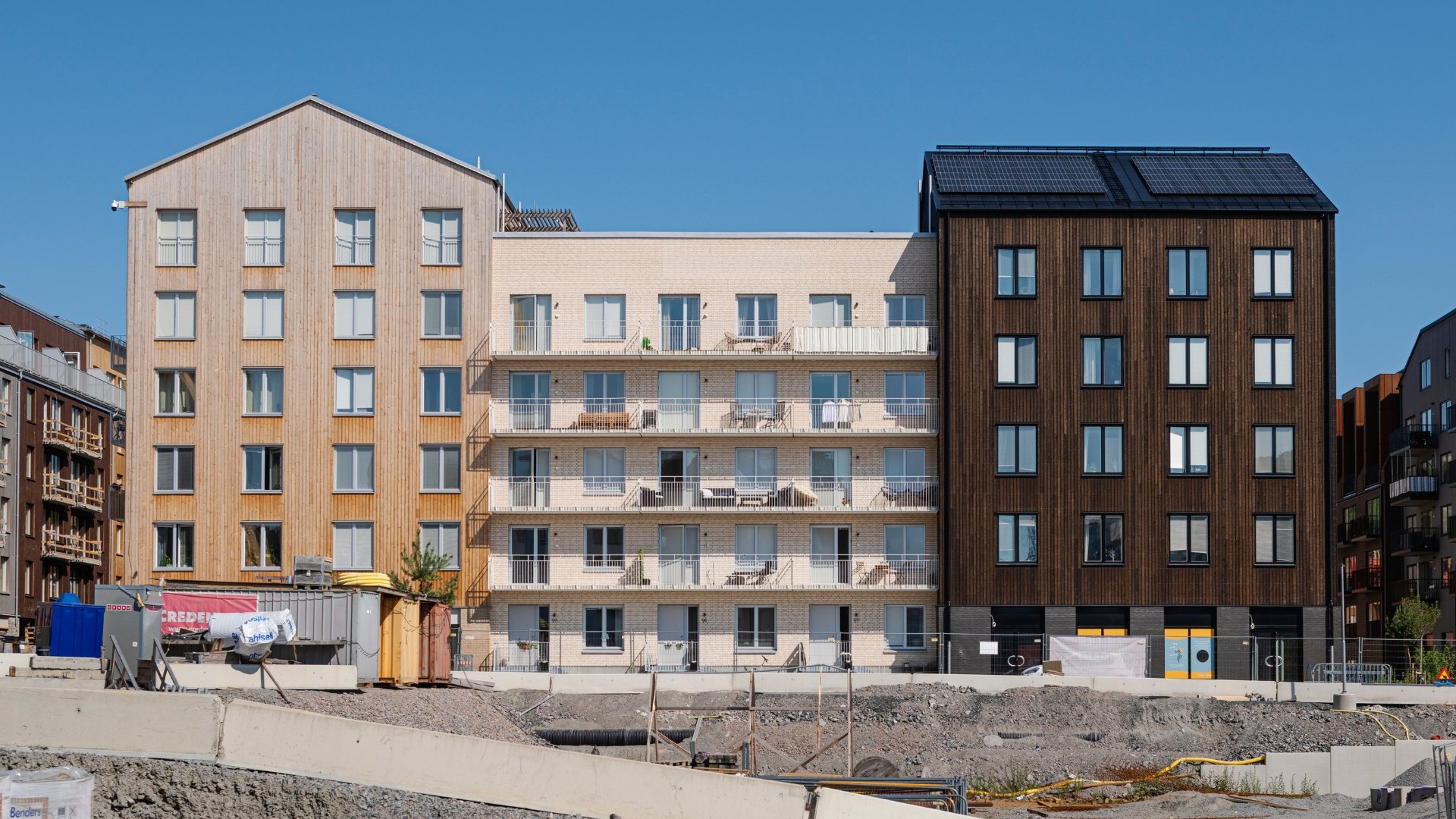 Fasad av svart och naturlig ThermoWood.