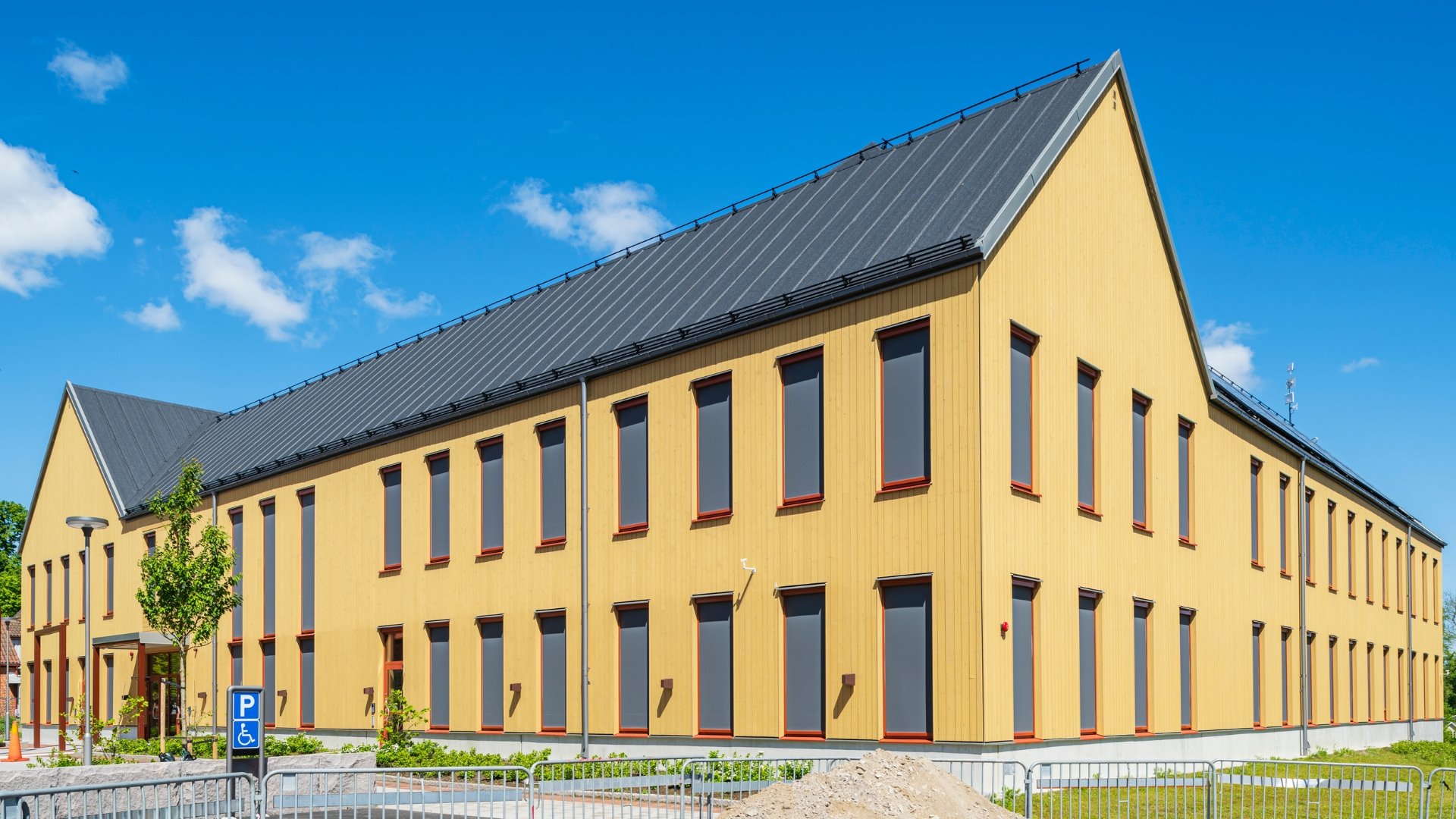 Fasad av ThermoWod med BT Pigment Ockragul