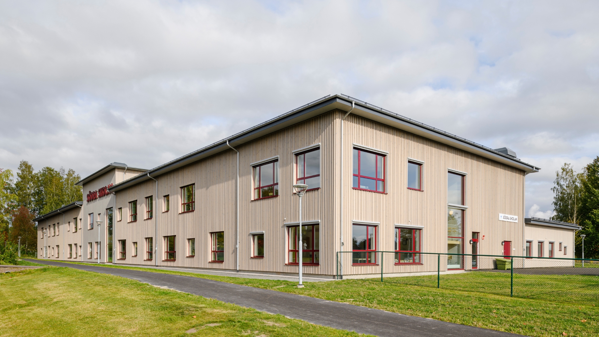 Fasad med panel av ThermoWood med PremiumOlja Patinagrå.