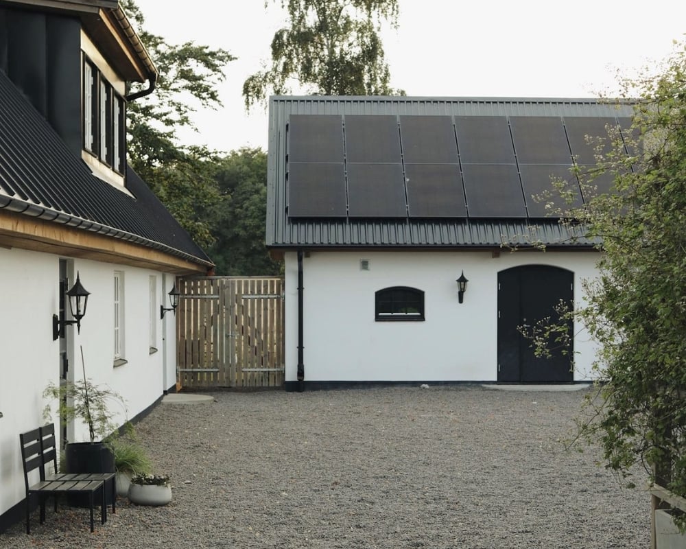 Fra bakgården og stallen