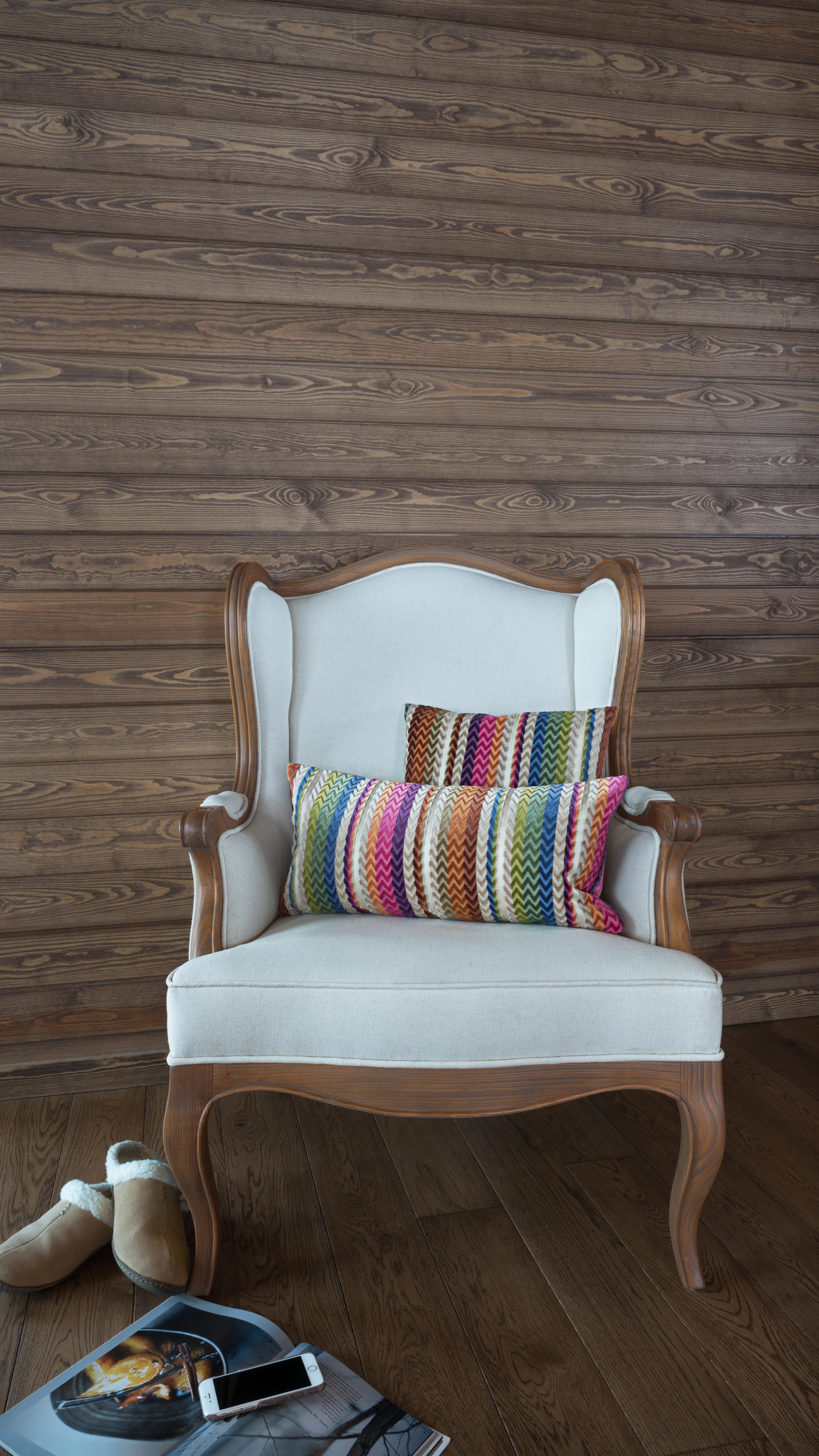 Børsting av panelet gir en litt mer røff overflate. Her er alt treverket børstet lett og oljet med fargen Terra