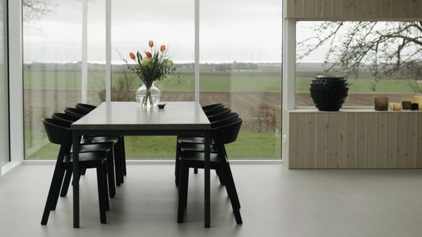 Sprekkpanel beiset Morgendis med utsikt over jordene